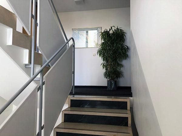 München, Solln, Wohnung, extravagante ruhige vollmöblierte 2-Zimmerwohnung 78 qm im 1-OG, Wohnrichtung Garten mit großem Balkon & Lift