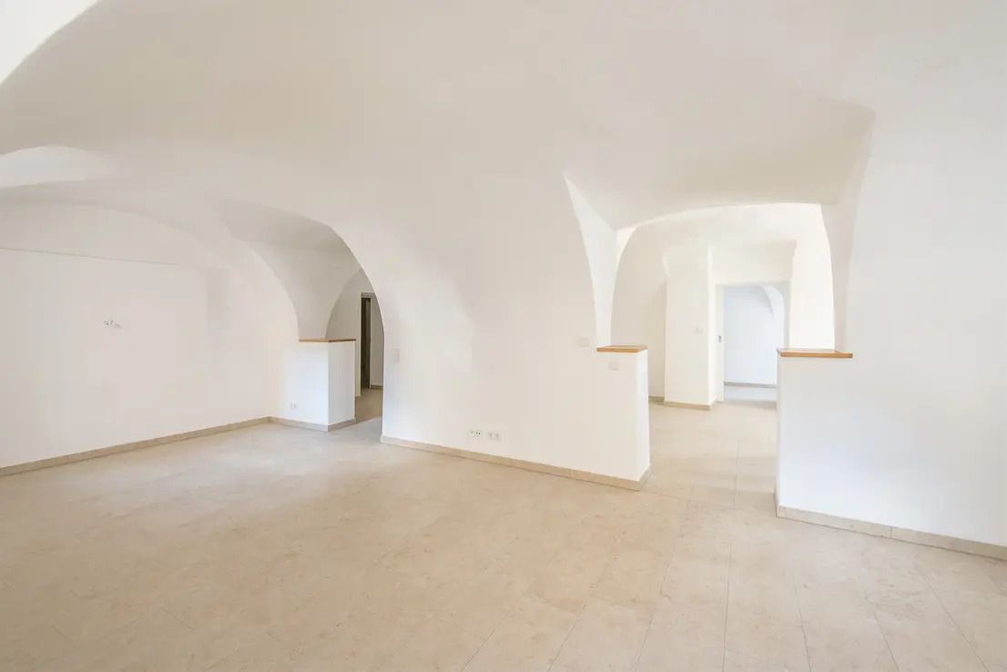 ***BAVARIA DOMIZILE: EXKLUSIV REPRESENTATIV: HELLE 2,5-ZIMMER-LOFT-WOHNUNG EG, MIT GEWÖLBE, ZUM WOHNEN, HOMEOFFICE, BÜRO