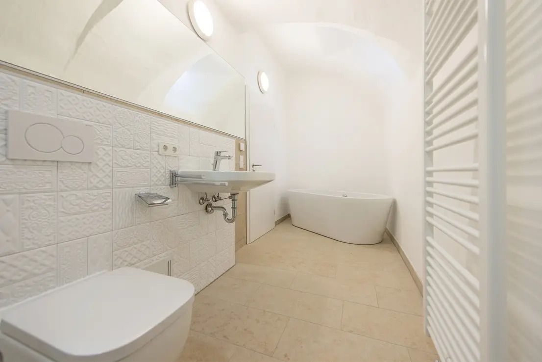 ***BAVARIA DOMIZILE: EXKLUSIV REPRESENTATIV: HELLE 2,5-ZIMMER-LOFT-WOHNUNG EG, MIT GEWÖLBE, ZUM WOHNEN, HOMEOFFICE, BÜRO