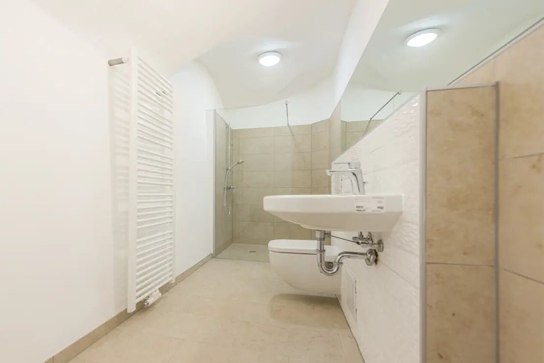 ***BAVARIA DOMIZILE: EXKLUSIV REPRESENTATIV: HELLE 2,5-ZIMMER-LOFT-WOHNUNG EG, MIT GEWÖLBE, ZUM WOHNEN, HOMEOFFICE, BÜRO