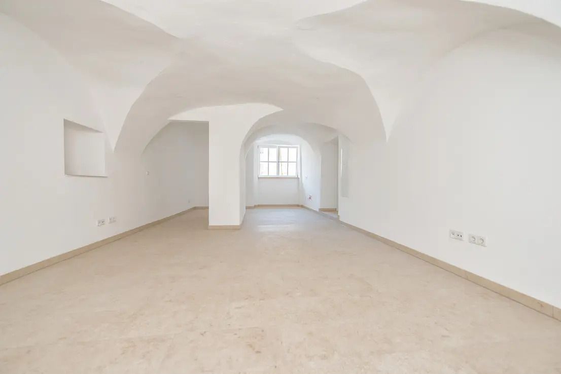 ***BAVARIA DOMIZILE: EXKLUSIV REPRESENTATIV: HELLE 2,5-ZIMMER-LOFT-WOHNUNG EG, MIT GEWÖLBE, ZUM WOHNEN, HOMEOFFICE, BÜRO