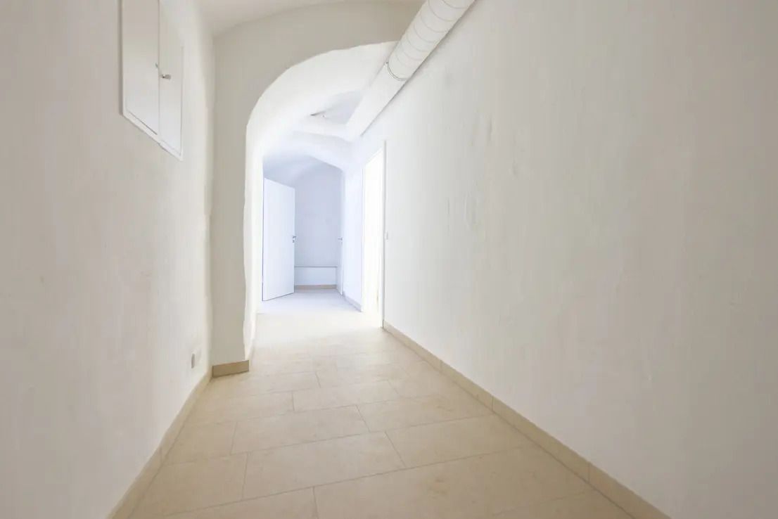 ***BAVARIA DOMIZILE: EXKLUSIV REPRESENTATIV: HELLE 2,5-ZIMMER-LOFT-WOHNUNG EG, MIT GEWÖLBE, ZUM WOHNEN, HOMEOFFICE, BÜRO