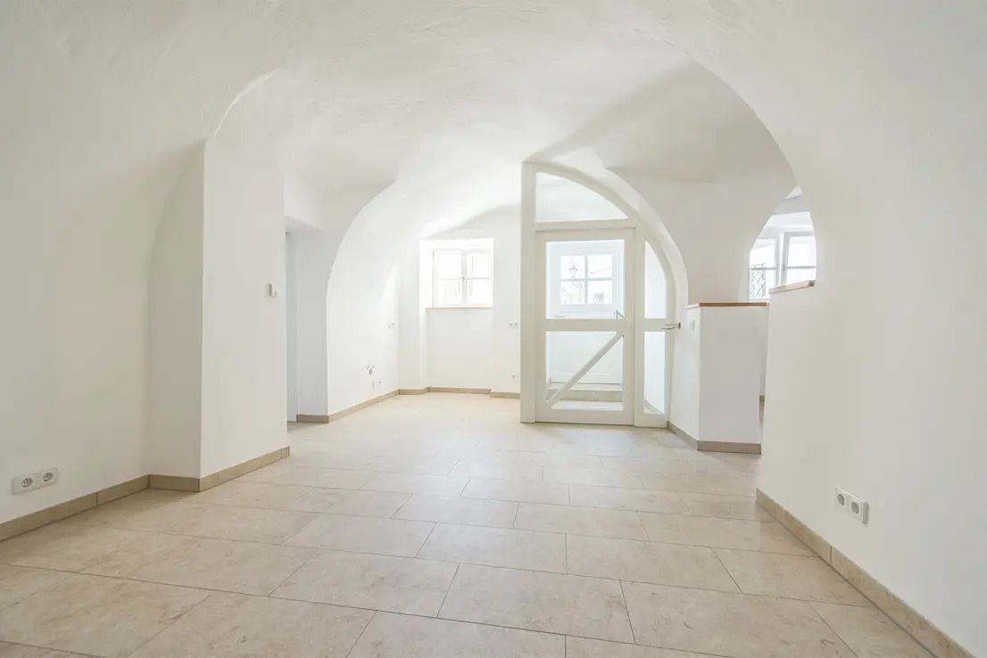 ***BAVARIA DOMIZILE: EXKLUSIV REPRESENTATIV: HELLE 2,5-ZIMMER-LOFT-WOHNUNG EG, MIT GEWÖLBE, ZUM WOHNEN, HOMEOFFICE, BÜRO