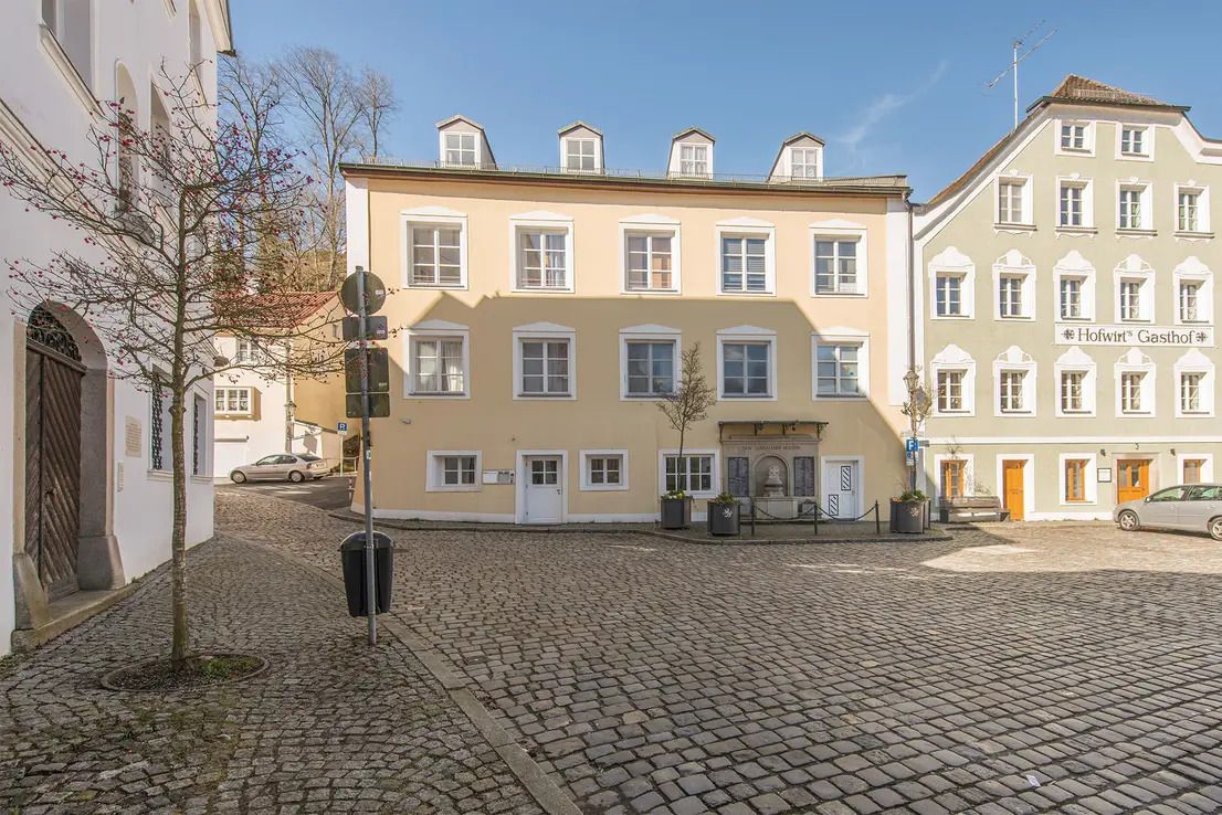 ***BAVARIA DOMIZILE: EXKLUSIV REPRESENTATIV: HELLE 2,5-ZIMMER-LOFT-WOHNUNG EG, MIT GEWÖLBE, ZUM WOHNEN, HOMEOFFICE, BÜRO