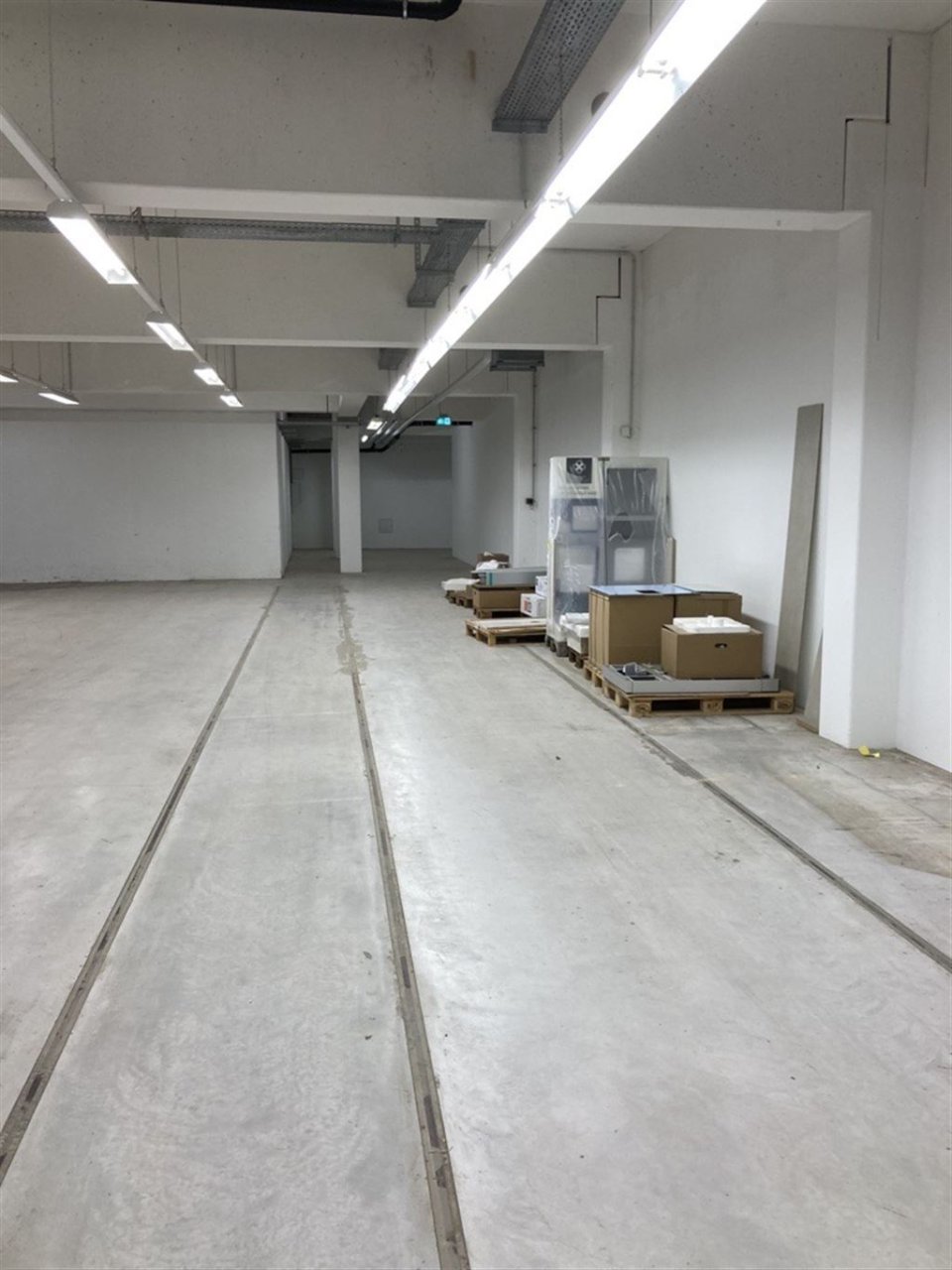 CO-Süd ** ca. 1.800 m² Fläche z. viels. Nutzung  ** ebenerdig **