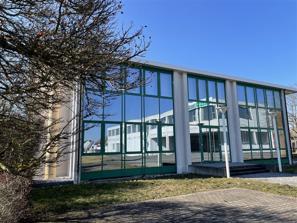 vielseitige Halle ** Rampen ** ab sofort **
