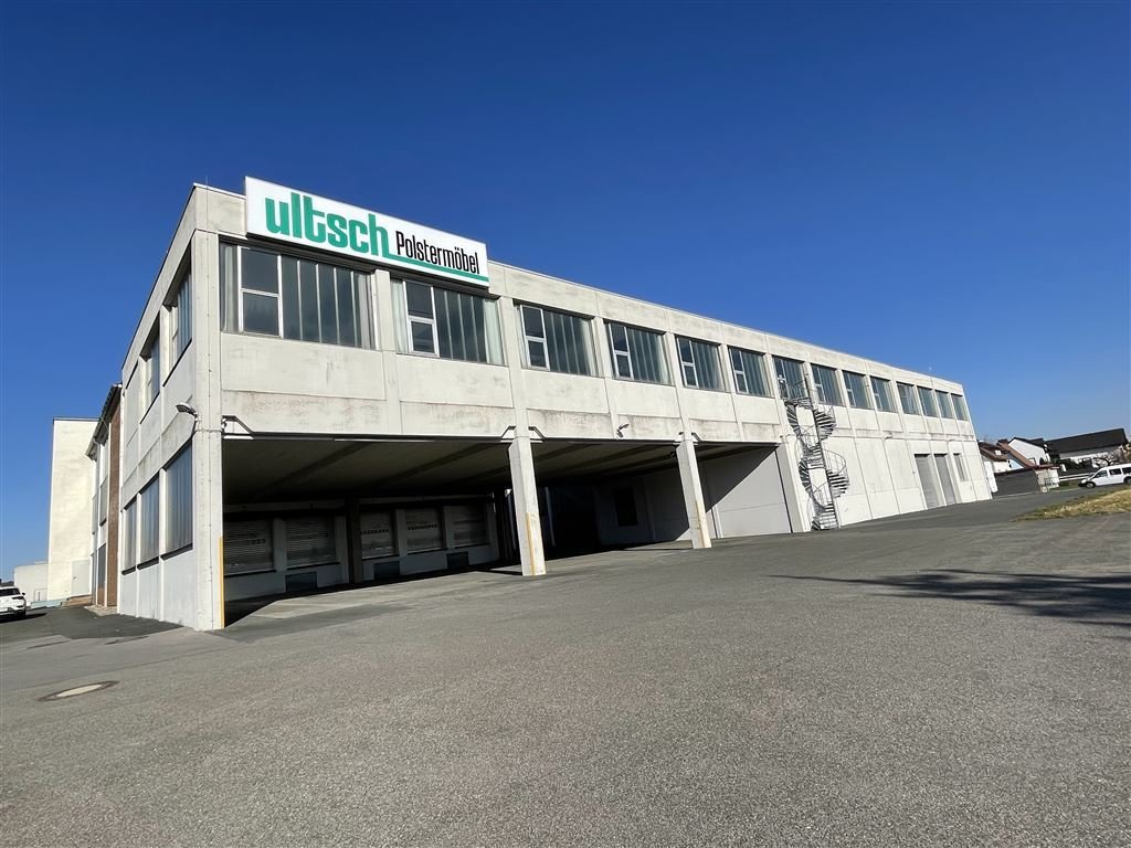 vielseitige Halle ** Rampen ** ab sofort **