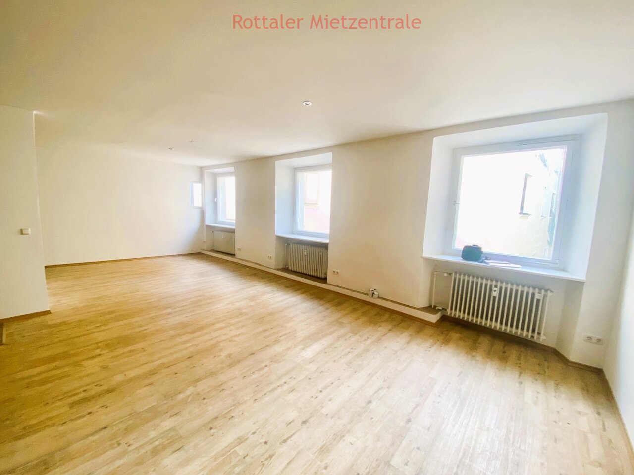 ***BAYERISCHE MIETZENTRALE: EINZIGARTIGE, CHARMANTE 96 QUADRATMETER WOHNUNG IN PASSAUS HISTORISCHER ALTSTADT!!!***