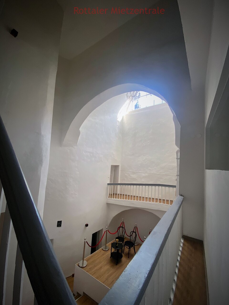 ***BAYERISCHE MIETZENTRALE: EINZIGARTIGE, CHARMANTE 96 QUADRATMETER WOHNUNG IN PASSAUS HISTORISCHER ALTSTADT!!!***