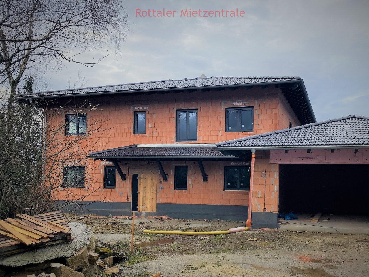 ***BAYERISCHE MIETZENTRALE: Traumhafte 120 qm Obergeschosswohnung mit Fernblick und eigenem Steinbruchweiher!!!***