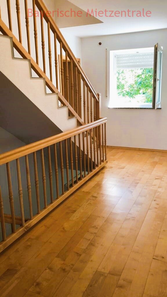 ***BAYERISCHE MIETZENTRALE: Wunderschöne und ruhig gelegene Doppelhaushälfte direkt am Golfplatz!!!***