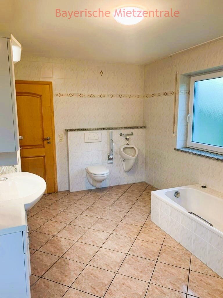 ***BAYERISCHE MIETZENTRALE: Wunderschöne und ruhig gelegene Doppelhaushälfte direkt am Golfplatz!!!***