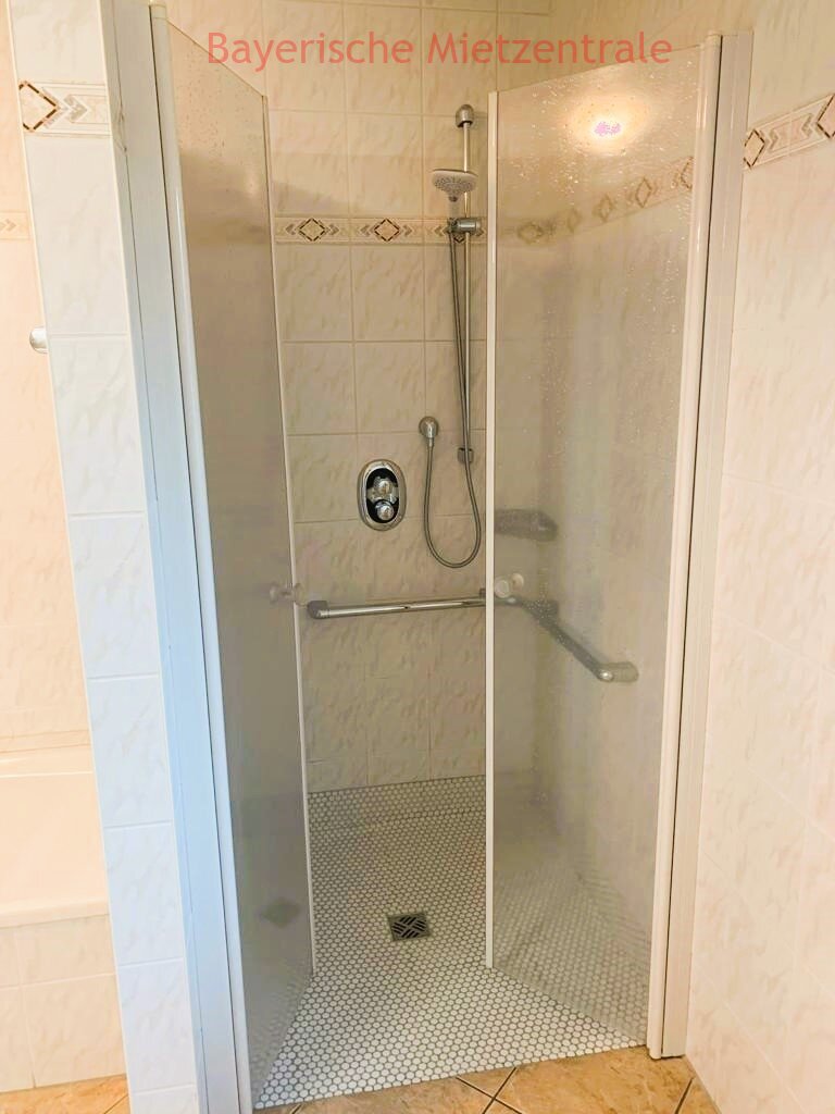 ***BAYERISCHE MIETZENTRALE: Wunderschöne und ruhig gelegene Doppelhaushälfte direkt am Golfplatz!!!***