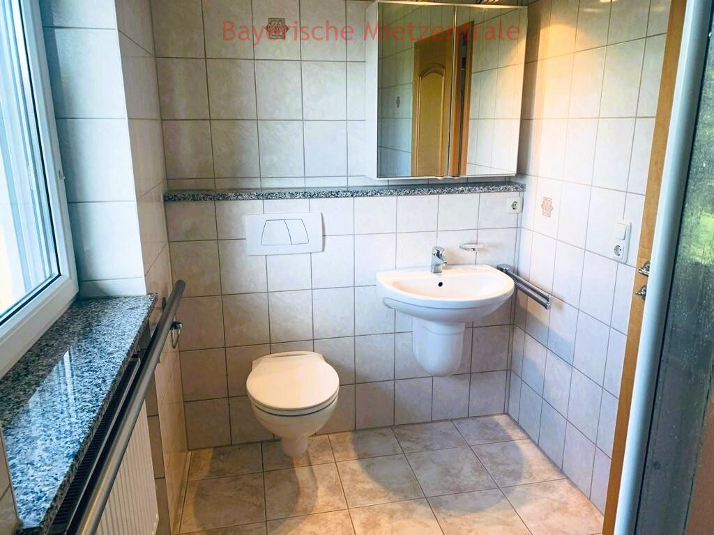 ***BAYERISCHE MIETZENTRALE: Wunderschöne und ruhig gelegene Doppelhaushälfte direkt am Golfplatz!!!***