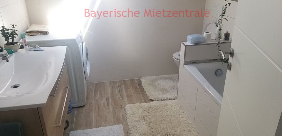 ***BAYERISCHE MIETZENTRALE: tolle Wohnung mit Dachterrasse***