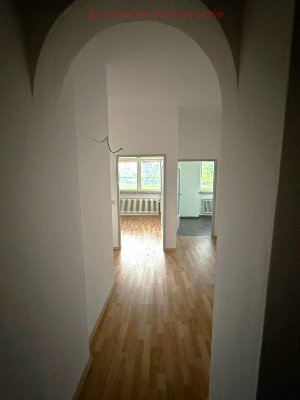 ***BAYERISCHE MIETZENTRALE: Moderne und lichtdurchflutete 3-Zimmer-Erdgeschosswohnung mit Terrasse in Ruderting!!!***