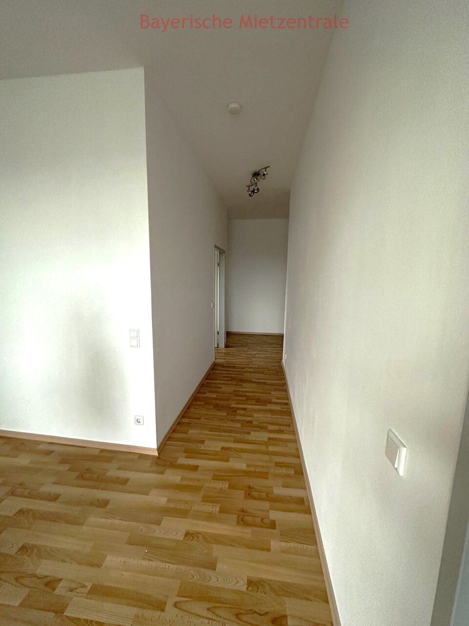 ***BAYERISCHE MIETZENTRALE: Moderne und lichtdurchflutete 3-Zimmer-Erdgeschosswohnung mit Terrasse in Ruderting!!!***