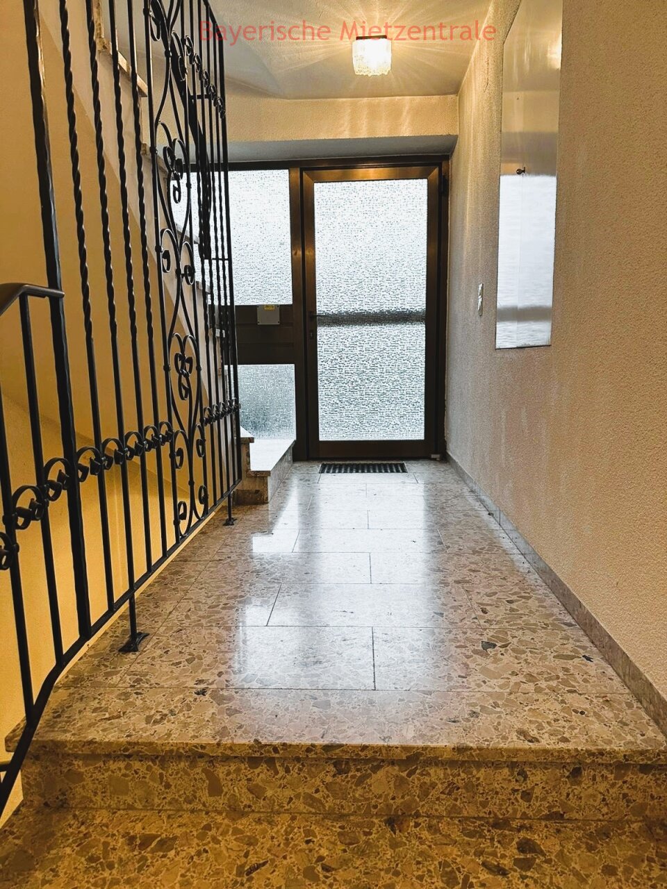***BAYERISCHE MIETZENTRALE: Moderne und lichtdurchflutete 3-Zimmer-Erdgeschosswohnung mit Terrasse in Ruderting!!!***