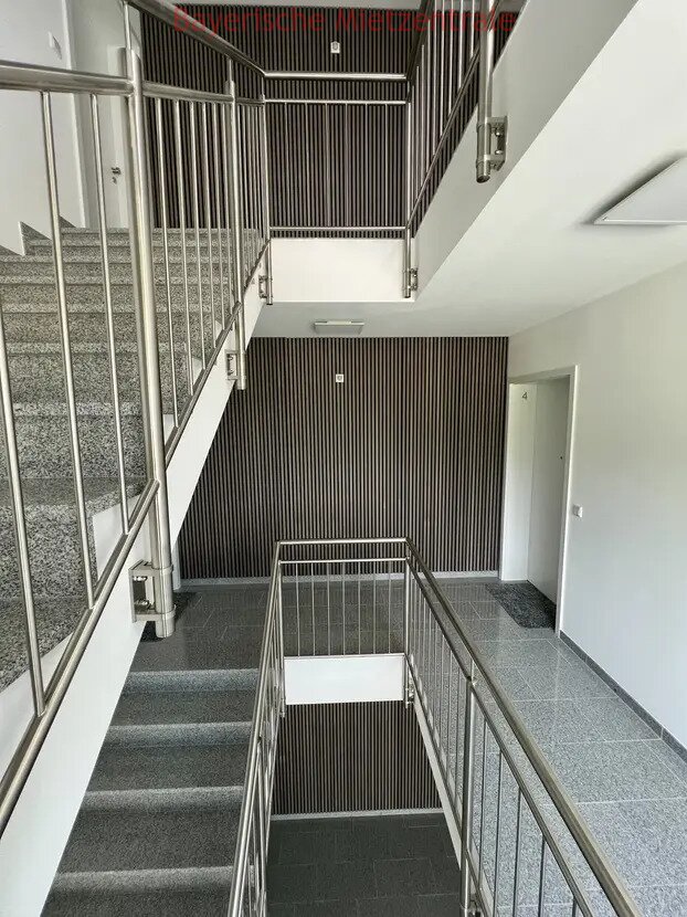 ***BAYERISCHE MIETZENRALE: tolle 2-Zimmer Neubau-Dachgeschosswohnung***