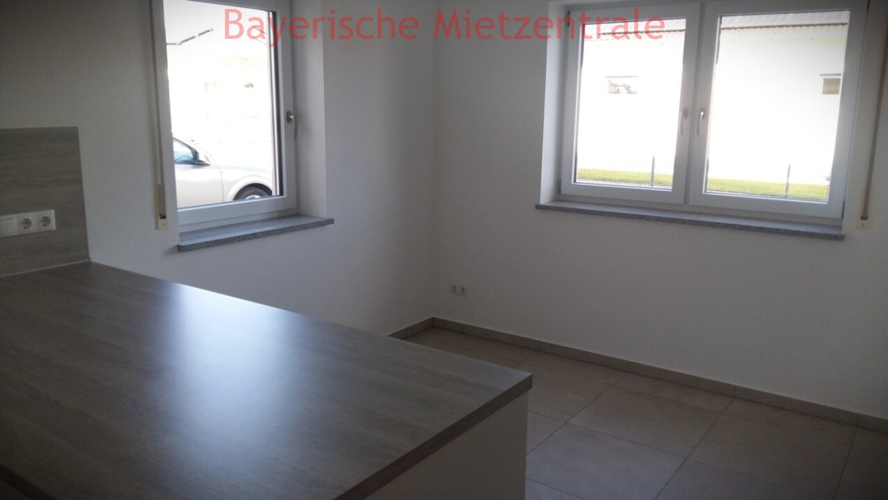 ***BAYERISCHE MIETZENTRALE: neuwertige Doppelhaushälfte mit gehobener Ausstattung**