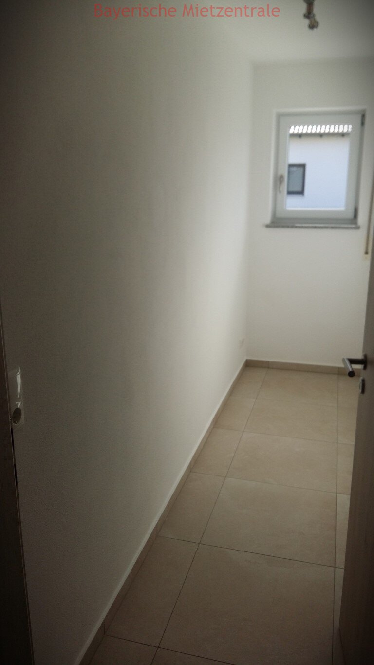 ***BAYERISCHE MIETZENTRALE: neuwertige Doppelhaushälfte mit gehobener Ausstattung**
