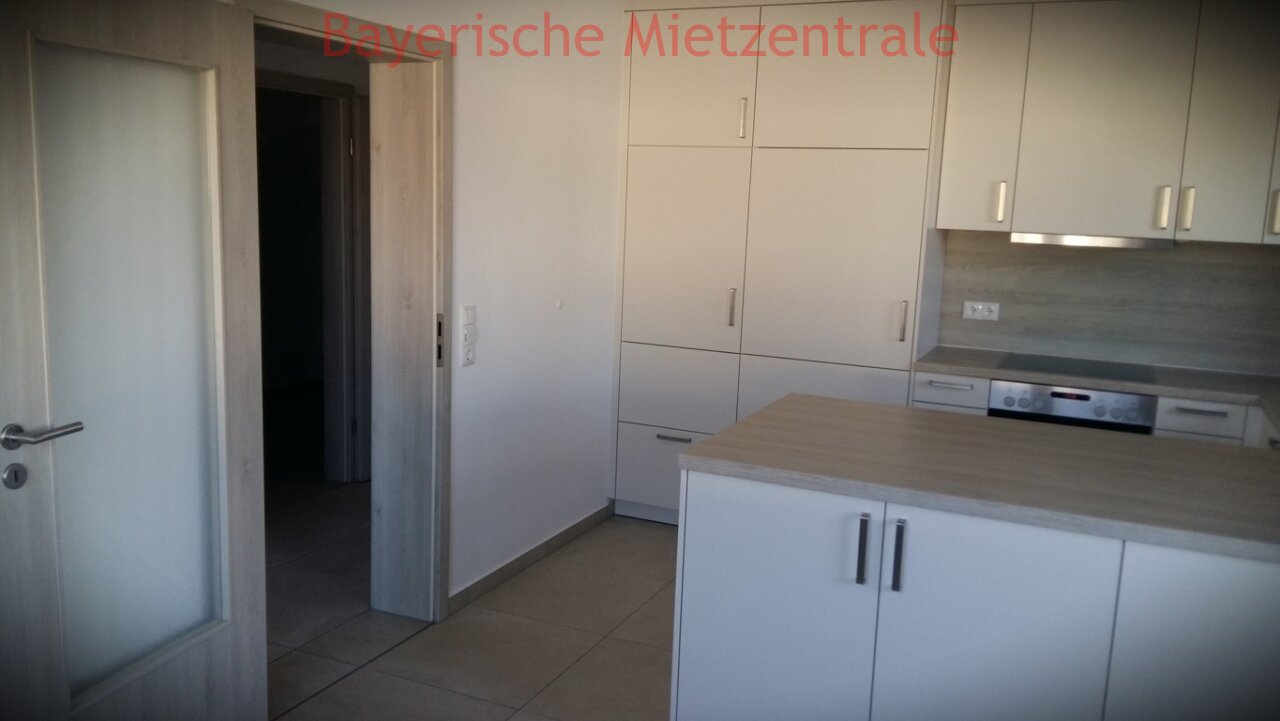 ***BAYERISCHE MIETZENTRALE: neuwertige Doppelhaushälfte mit gehobener Ausstattung**