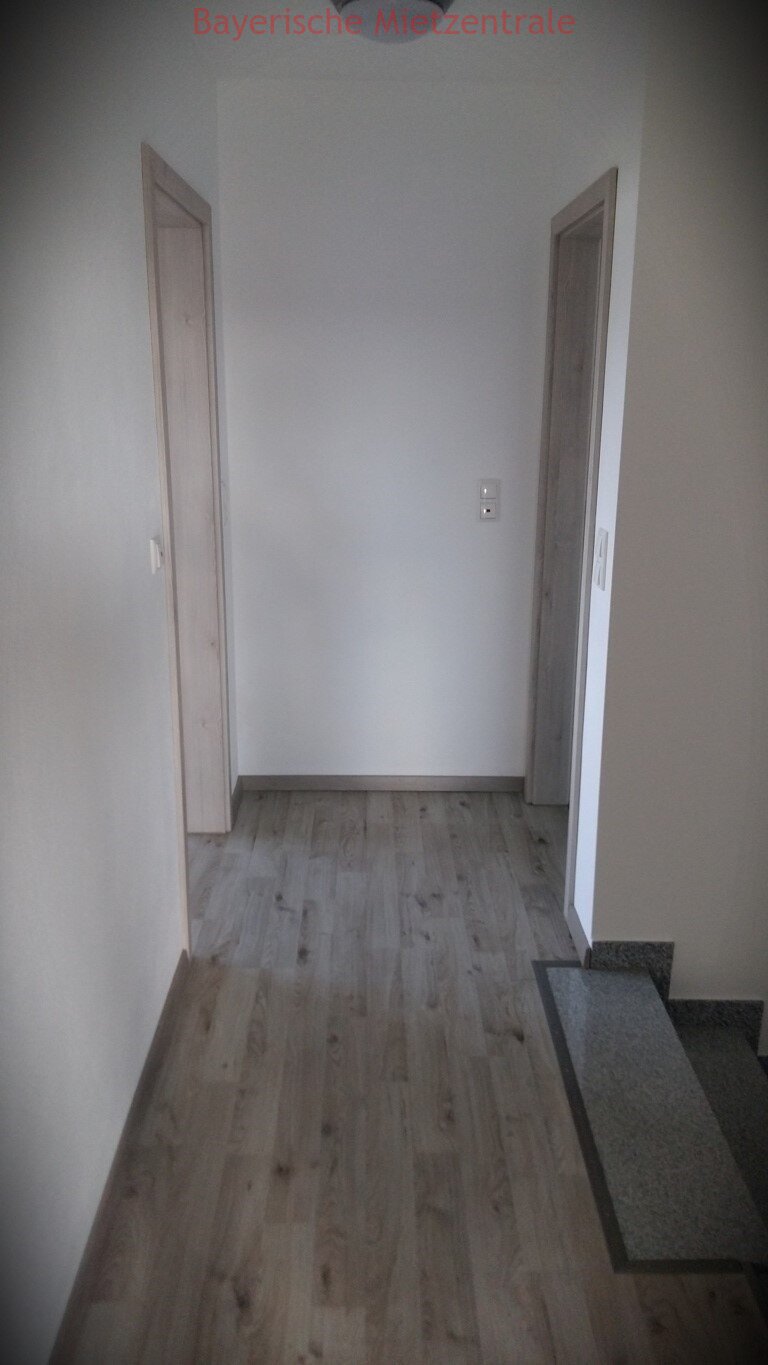 ***BAYERISCHE MIETZENTRALE: neuwertige Doppelhaushälfte mit gehobener Ausstattung**