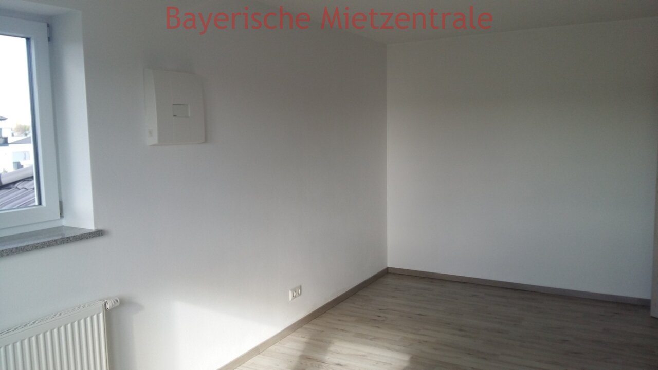 ***BAYERISCHE MIETZENTRALE: neuwertige Doppelhaushälfte mit gehobener Ausstattung**