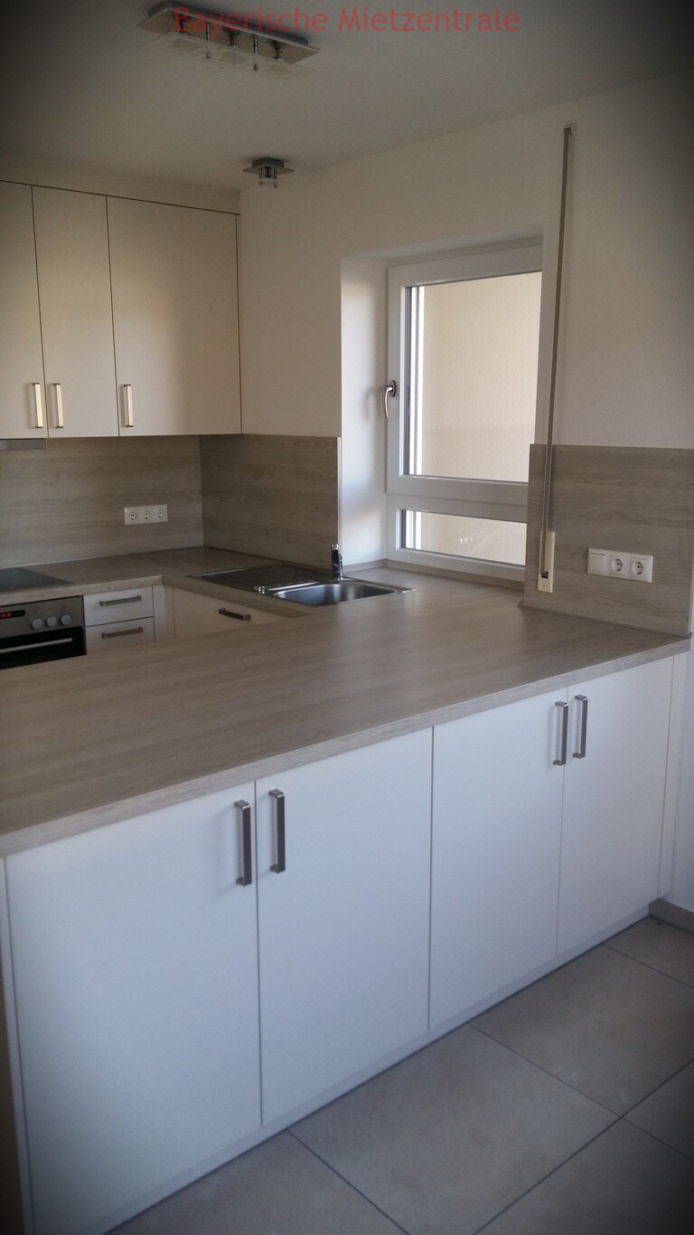 ***BAYERISCHE MIETZENTRALE: neuwertige Doppelhaushälfte mit gehobener Ausstattung**