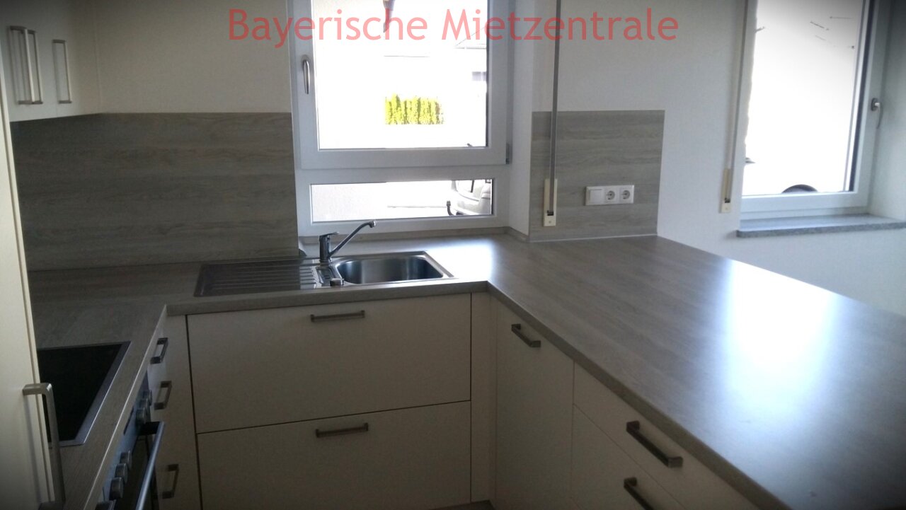 ***BAYERISCHE MIETZENTRALE: neuwertige Doppelhaushälfte mit gehobener Ausstattung**