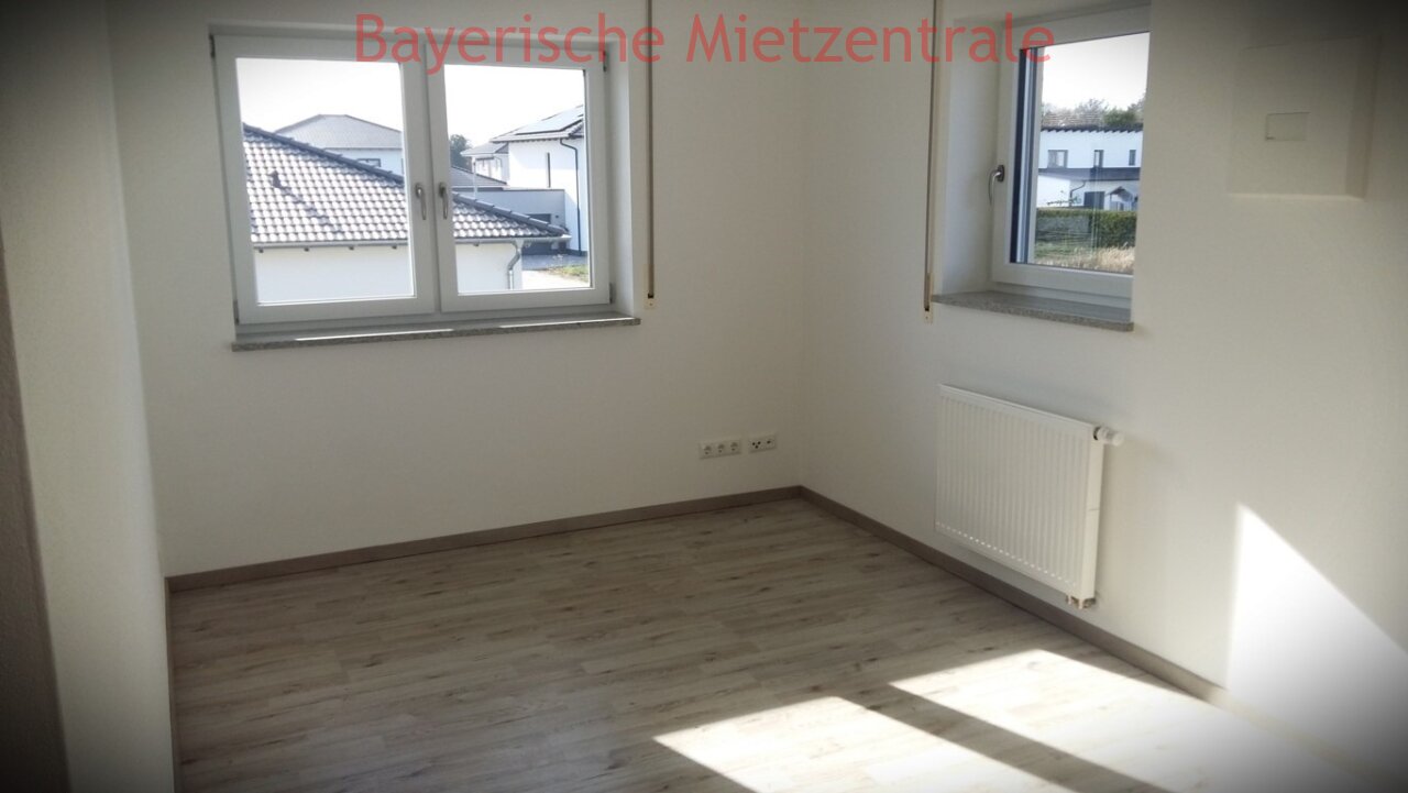 ***BAYERISCHE MIETZENTRALE: neuwertige Doppelhaushälfte mit gehobener Ausstattung**