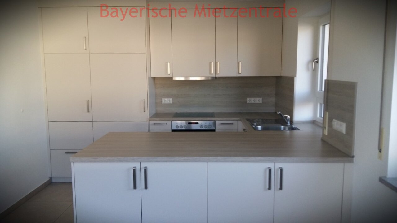 ***BAYERISCHE MIETZENTRALE: neuwertige Doppelhaushälfte mit gehobener Ausstattung**