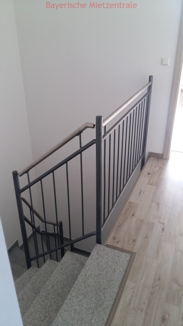 ***BAYERISCHE MIETZENTRALE: neuwertige Doppelhaushälfte mit gehobener Ausstattung**