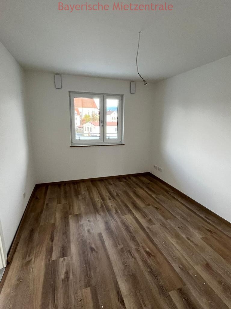 ***BAYERISCHE MIETZENTRALE: Exklusive und attraktive 3-Zimmer-Neubauwohnung mit Loggia in zentraler Lage!!!***