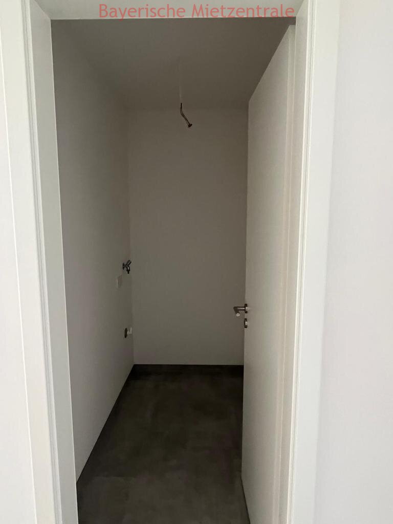 ***BAYERISCHE MIETZENTRALE: Exklusive und attraktive 3-Zimmer-Neubauwohnung mit Loggia in zentraler Lage!!!***