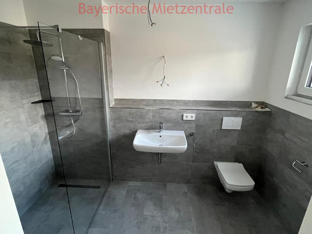 ***BAYERISCHE MIETZENTRALE: Exklusive und attraktive 3-Zimmer-Neubauwohnung mit Terrasse in zentraler Lage!!!***