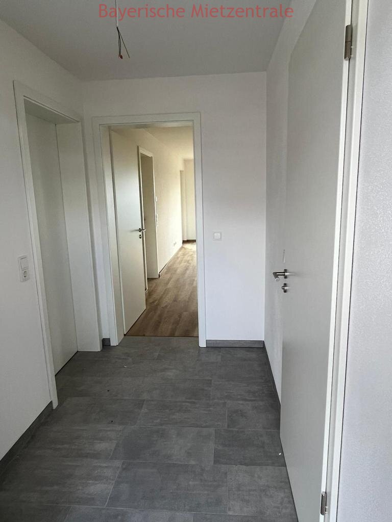 ***BAYERISCHE MIETZENTRALE: Exklusive und attraktive 3-Zimmer-Neubauwohnung mit Terrasse in zentraler Lage!!!***