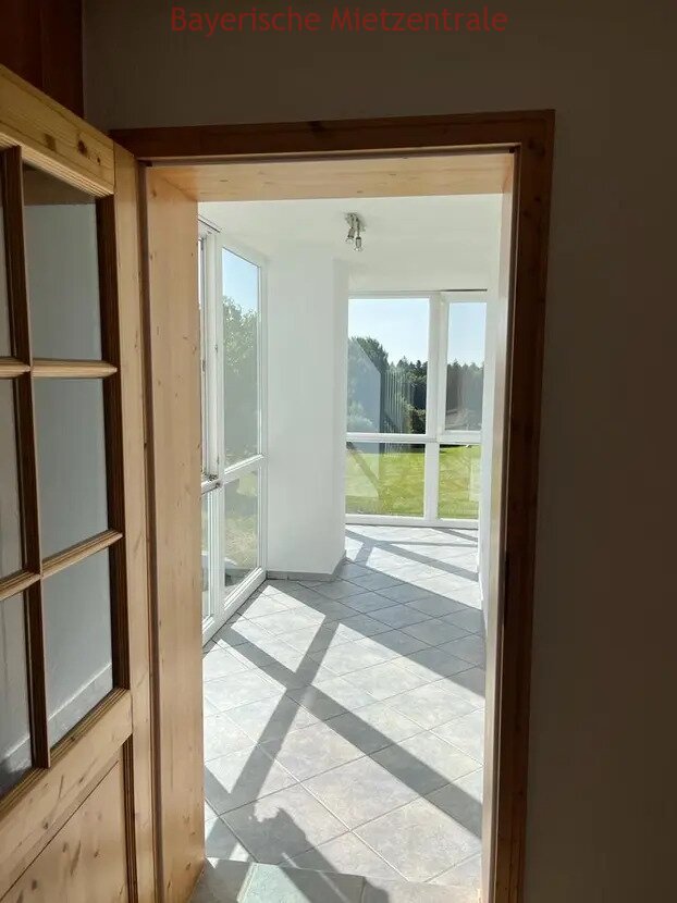 ***BAYERISCHE MIETZENTRALE: Renoviertes, lichtdurchflutetes Mehrfamilienhaus mit Terrasse, großem Garten und traumhafter Aussicht auf die Alpen!!!***