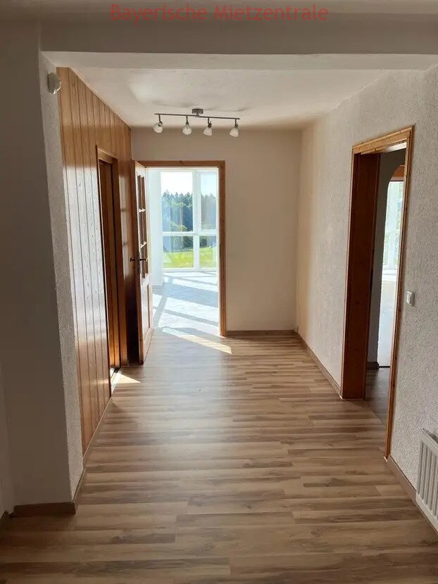 ***BAYERISCHE MIETZENTRALE: Renoviertes, lichtdurchflutetes Mehrfamilienhaus mit Terrasse, großem Garten und traumhafter Aussicht auf die Alpen!!!***
