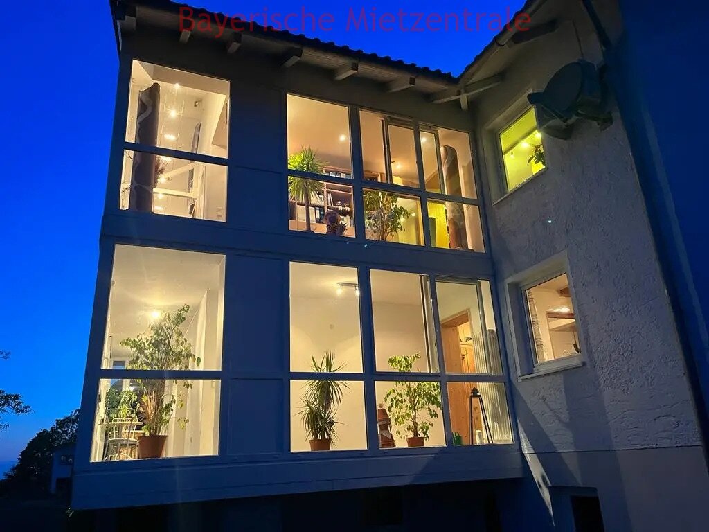 ***BAYERISCHE MIETZENTRALE: Renoviertes, lichtdurchflutetes Mehrfamilienhaus mit Terrasse, großem Garten und traumhafter Aussicht auf die Alpen!!!***