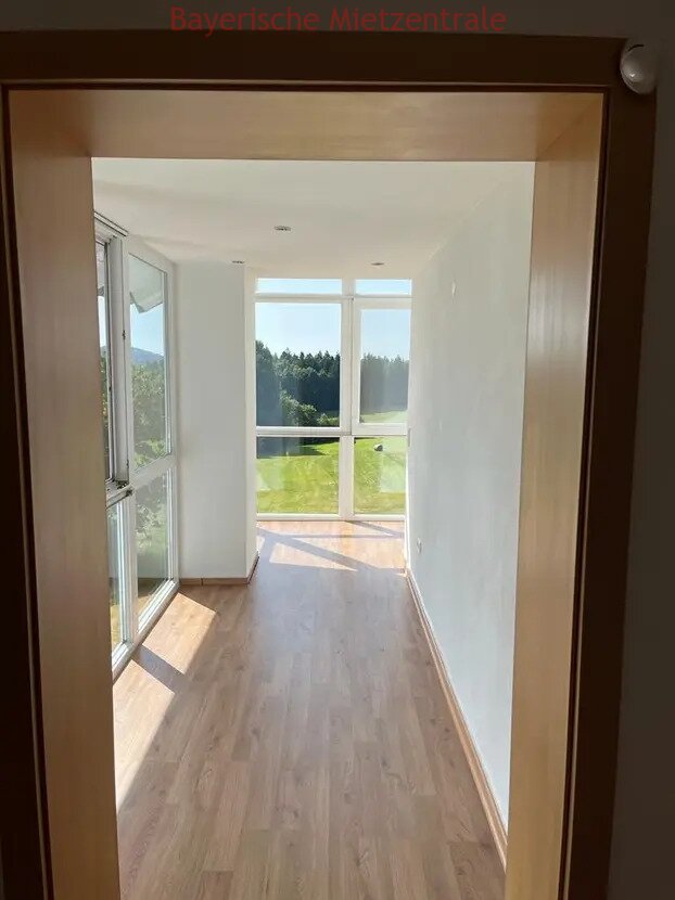 ***BAYERISCHE MIETZENTRALE: Renoviertes, lichtdurchflutetes Mehrfamilienhaus mit Terrasse, großem Garten und traumhafter Aussicht auf die Alpen!!!***