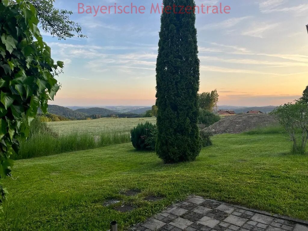 ***BAYERISCHE MIETZENTRALE: Renoviertes, lichtdurchflutetes Mehrfamilienhaus mit Terrasse, großem Garten und traumhafter Aussicht auf die Alpen!!!***