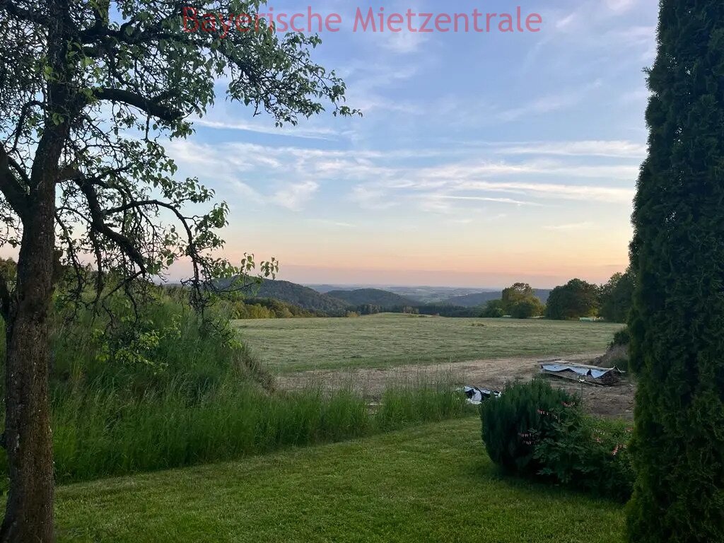 ***BAYERISCHE MIETZENTRALE: Renoviertes, lichtdurchflutetes Mehrfamilienhaus mit Terrasse, großem Garten und traumhafter Aussicht auf die Alpen!!!***