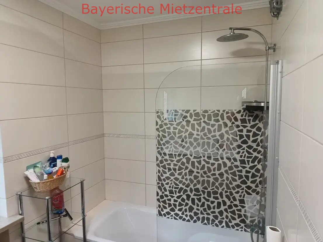 ***BAYERISCHE MIETZENTRALE: Attraktives und vollst. renoviertes Reihenhaus mit lux. Innenausstattung!!!***