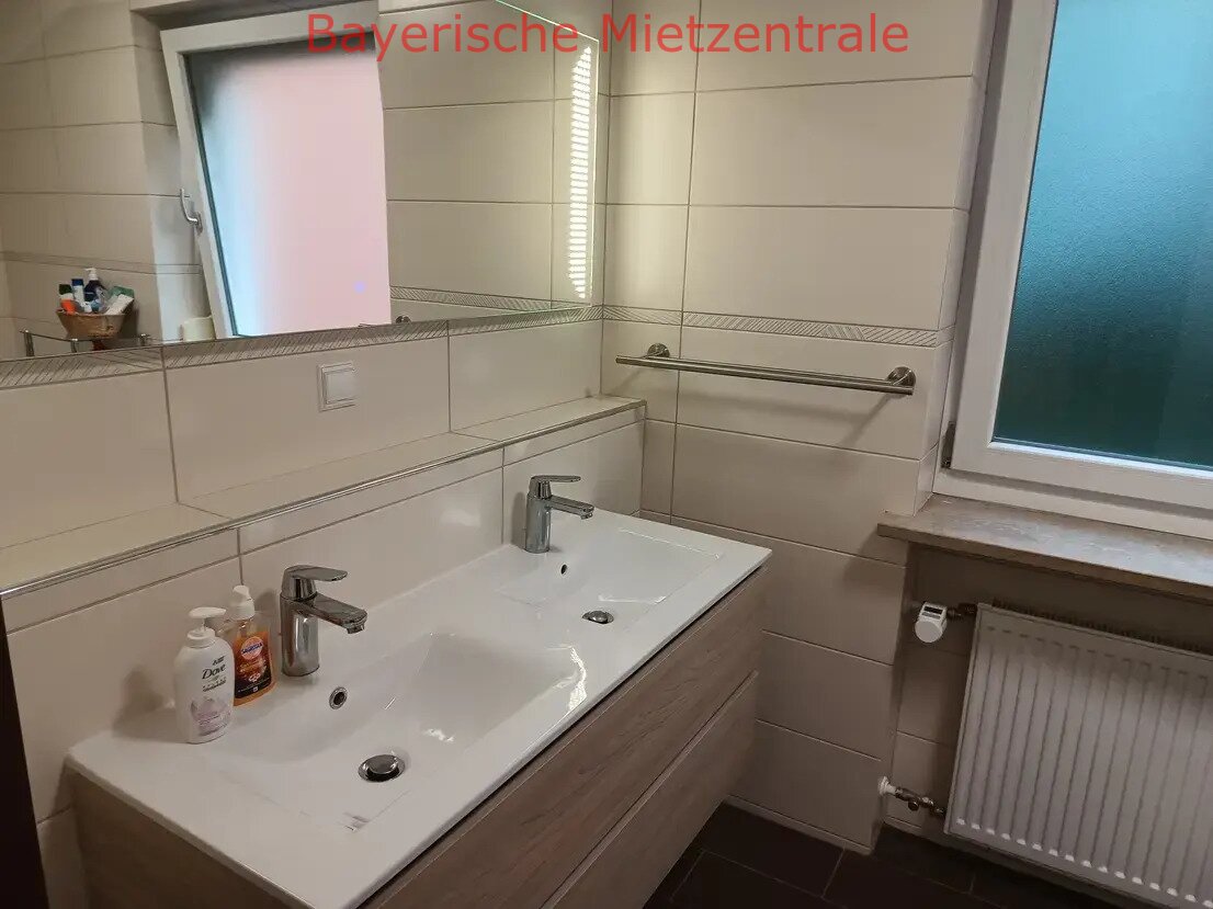 ***BAYERISCHE MIETZENTRALE: Attraktives und vollst. renoviertes Reihenhaus mit lux. Innenausstattung!!!***