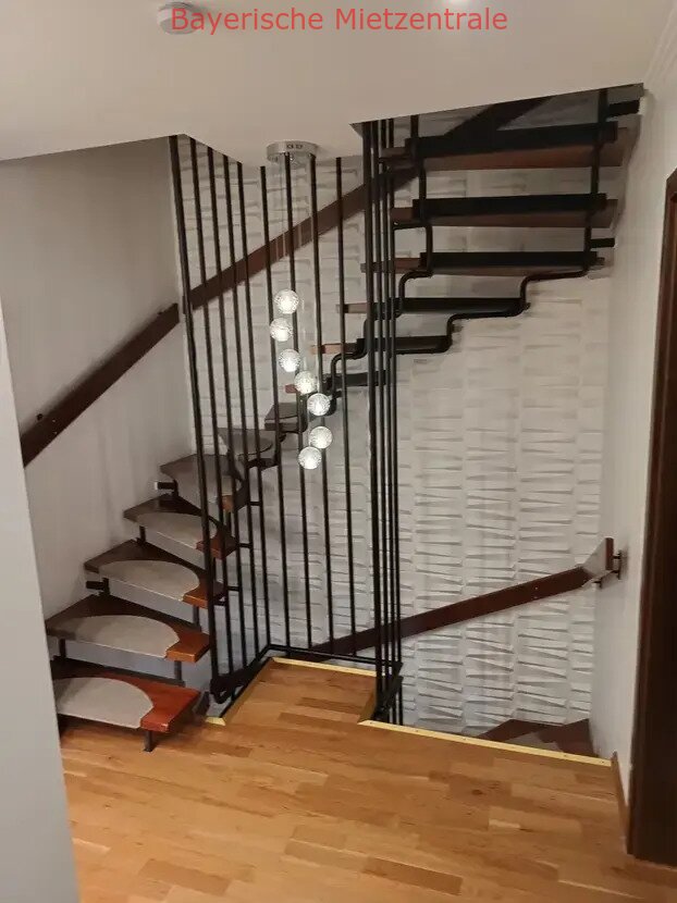 ***BAYERISCHE MIETZENTRALE: Attraktives und vollst. renoviertes Reihenhaus mit lux. Innenausstattung!!!***