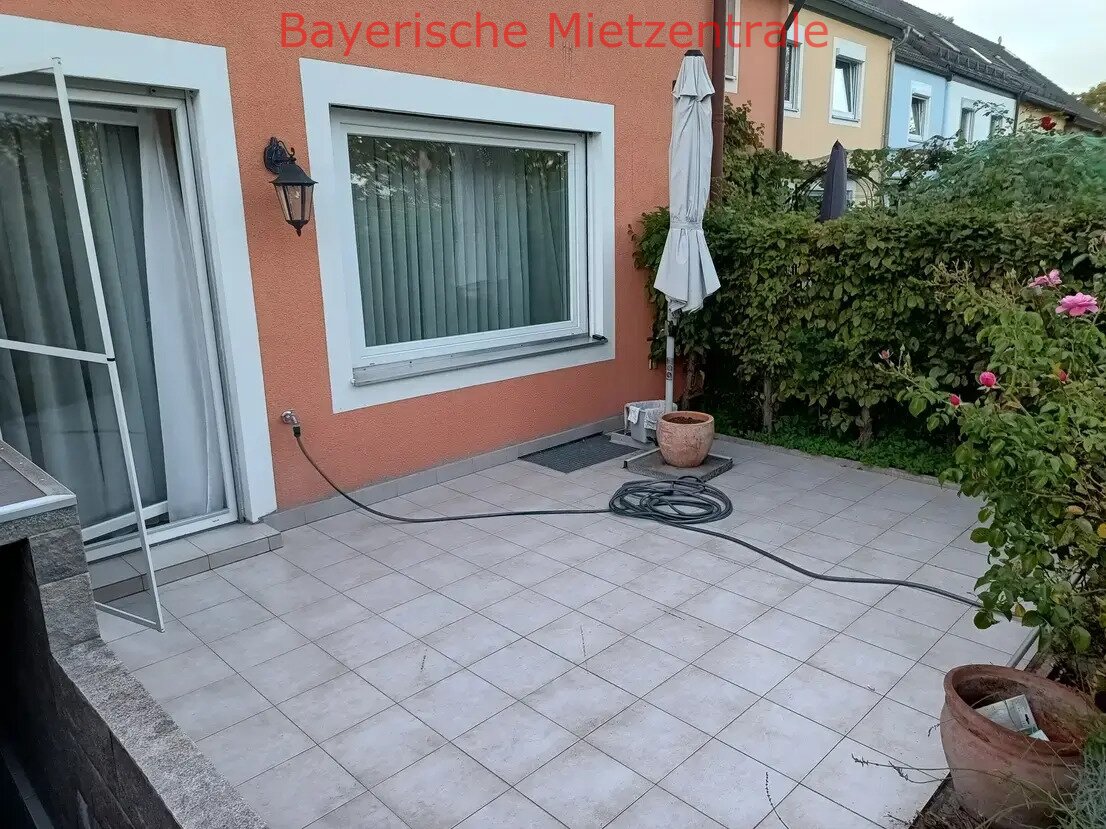 ***BAYERISCHE MIETZENTRALE: Attraktives und vollst. renoviertes Reihenhaus mit lux. Innenausstattung!!!***