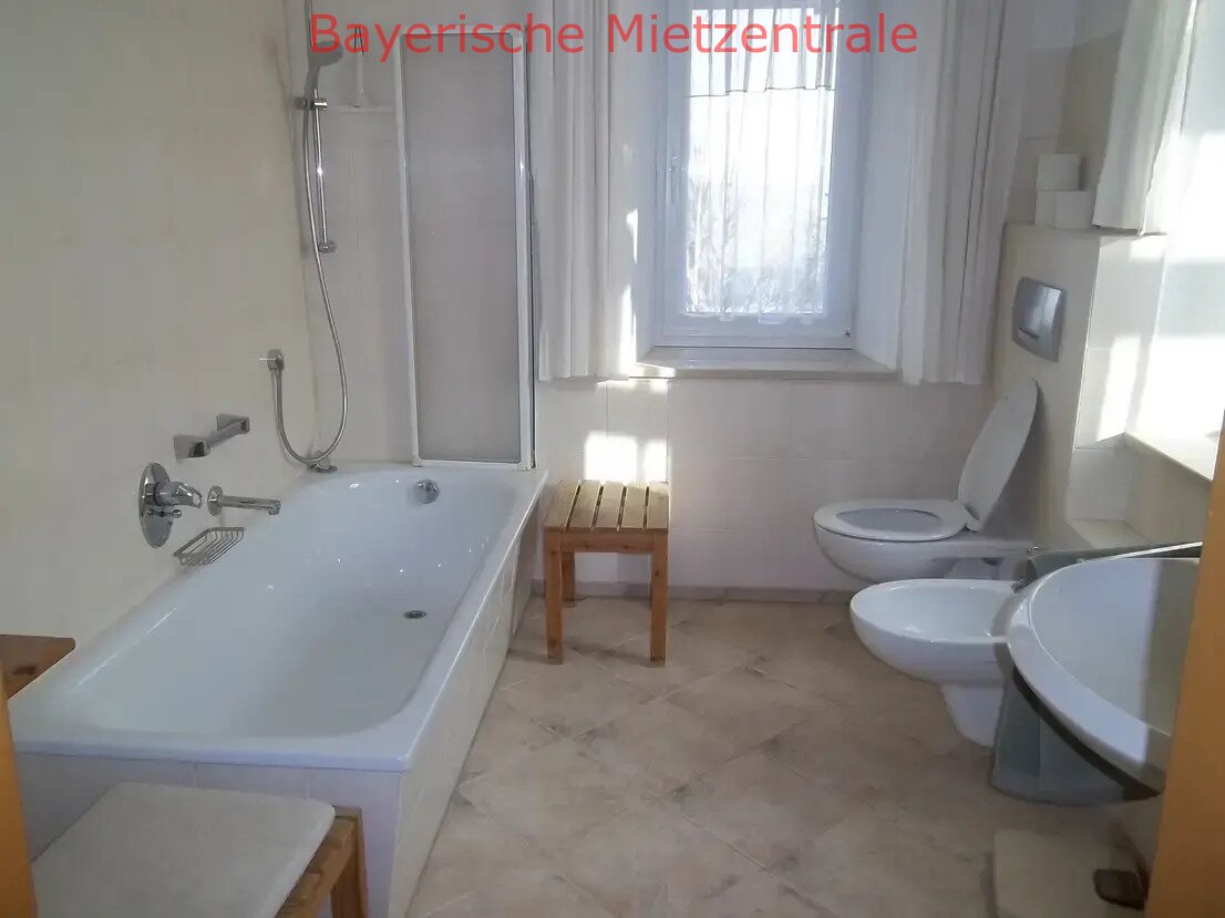 ***BAYERISCHE MIETZENTRALE: Gepflegtes, freistehendes Einfamilienhaus - Niedrigenergiebauweise!!!***