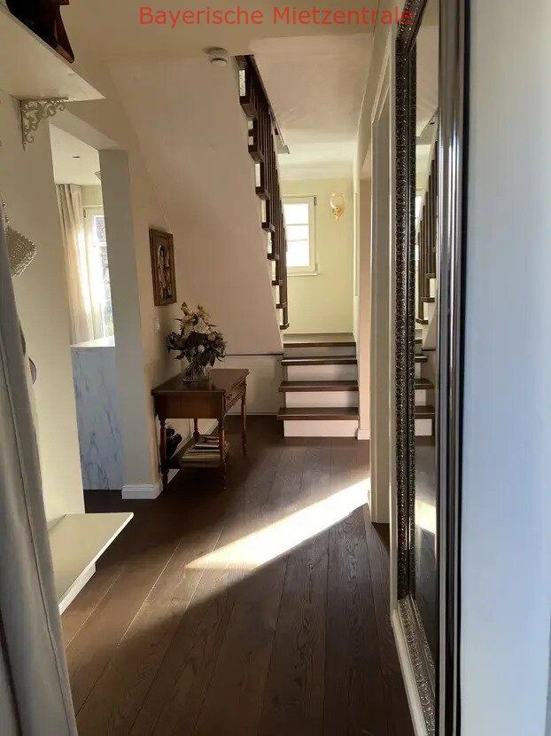 ***BAYERISCHE MIETZENTRALE: MIETEN AUF ZEIT - Haus im französischen Stil mit großem Garten & möbliert!!!***