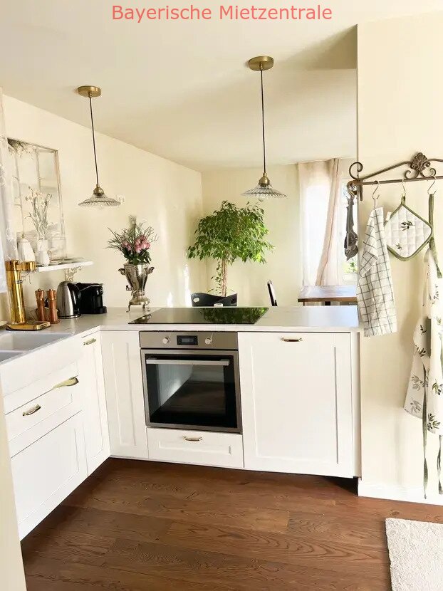 ***BAYERISCHE MIETZENTRALE: MIETEN AUF ZEIT - Haus im französischen Stil mit großem Garten & möbliert!!!***